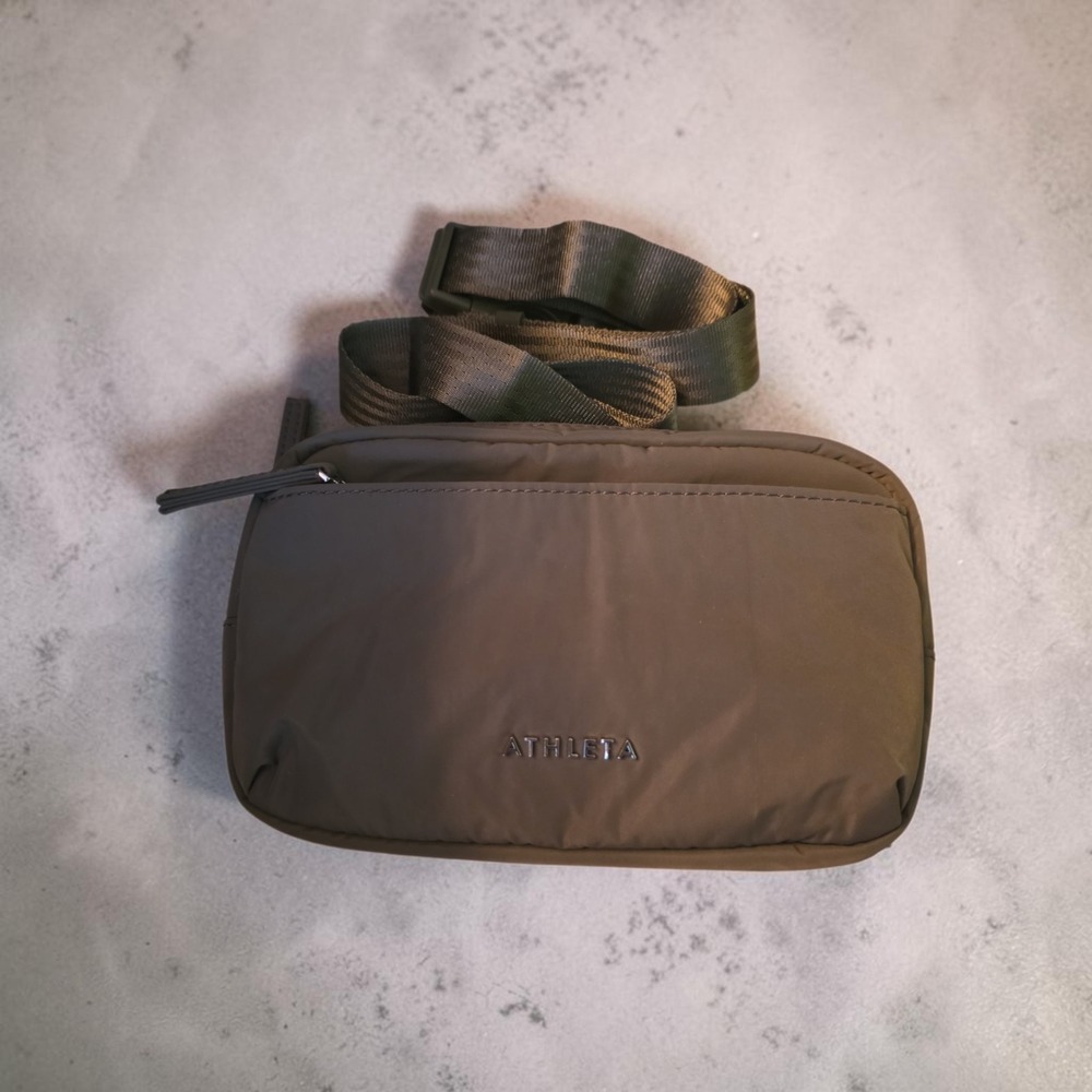 Athleta All About Crossbody Belt Bag size small in olive green